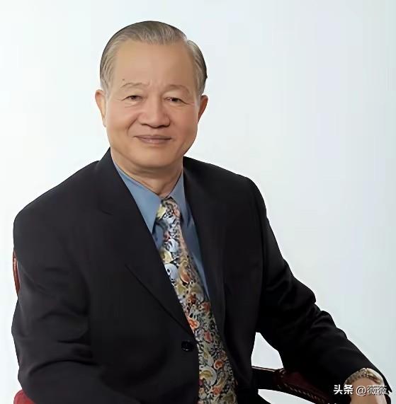 曾仕强说过，女人爱啥颜色，就藏着啥性子，也藏着这辈子的福气。
尤其是偏爱白色和蓝