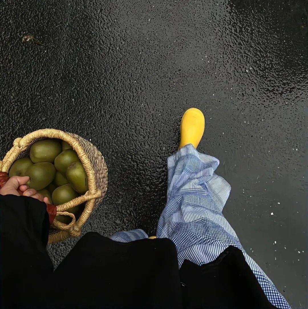 虽然不能天天腻在一起，也不能天天见面，但你永远是我最重要的人，也是最想见的人，从