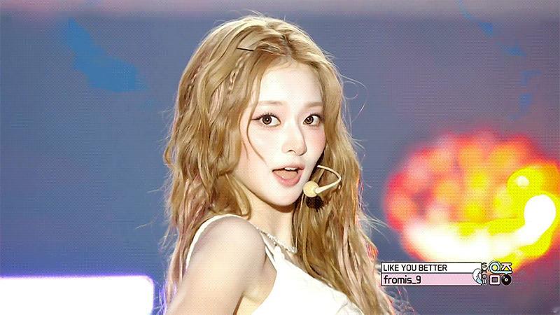 李娜炅 🐣蜜桃笑颜李娜炅 260620 音乐中心 娜炅ending 动图©st