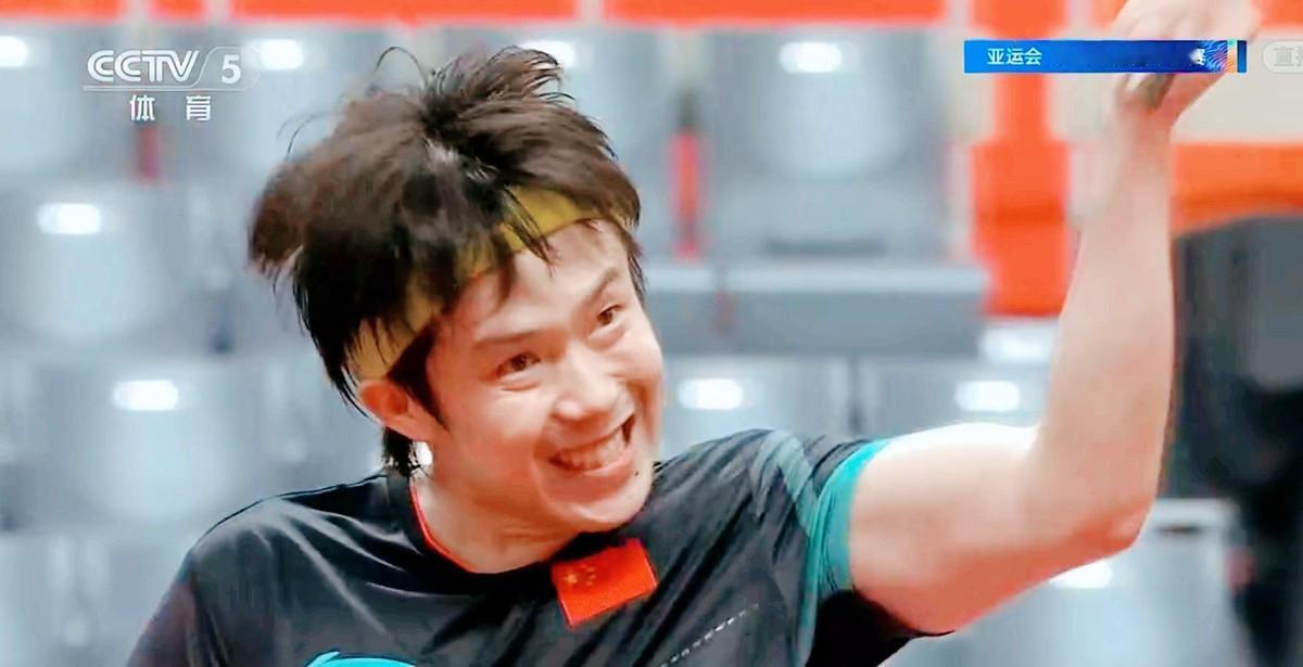 王楚钦决胜局15比13啃下林昀儒，这场3比2，赢得像从悬崖边爬回来。
4比7落后