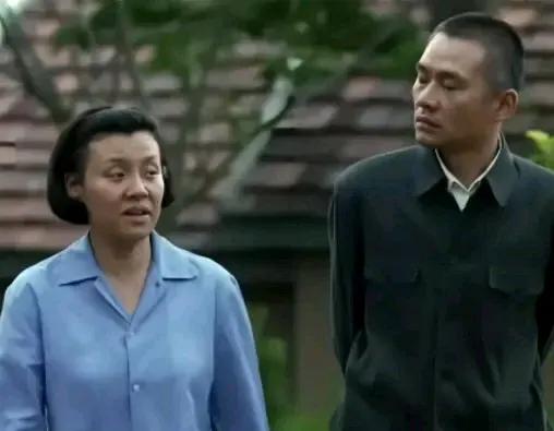 “老丁”的一生太憋屈，人长得帅，又有文化，却处处被江德福压着，两任老婆都是没有文