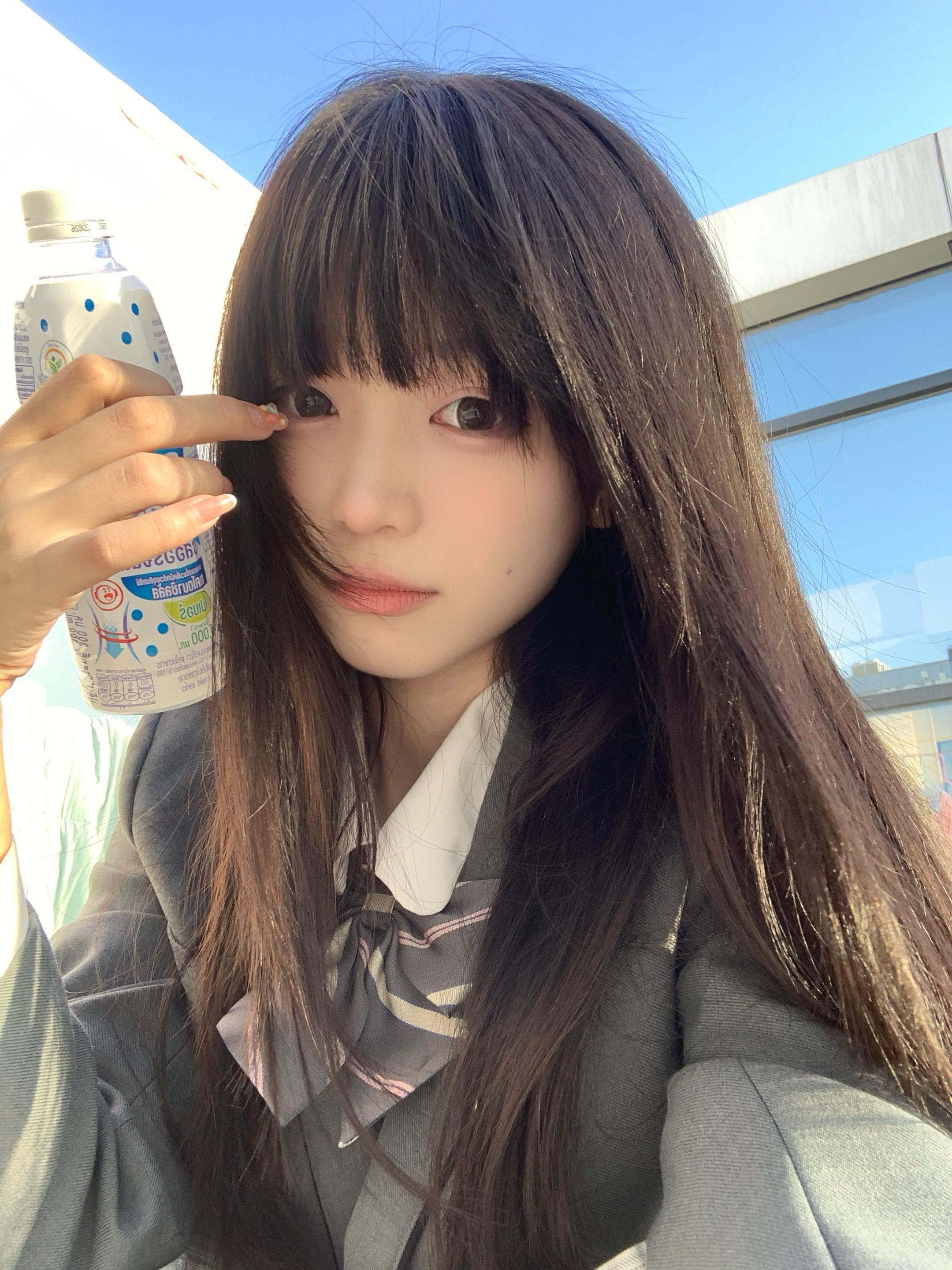 可以一直一直喜欢我吗＞＜ 你的身边人好多，我被挤来挤去的。但还是希望...