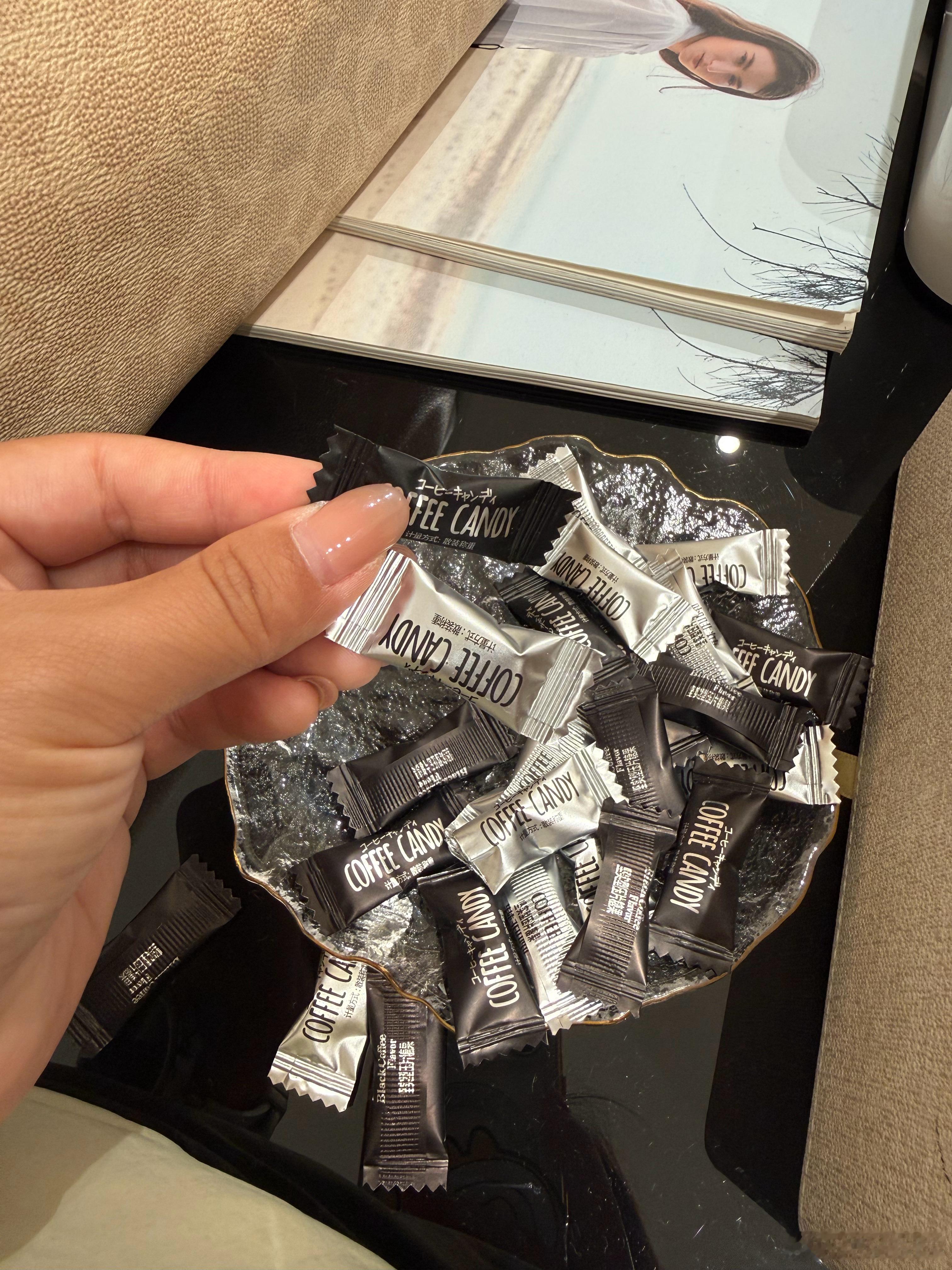 出来逛街，发现这个咖啡糖🍬很吃被种草啦，回去买买买ε=ε=(ﾉ≧∇≦)ﾉ生活手