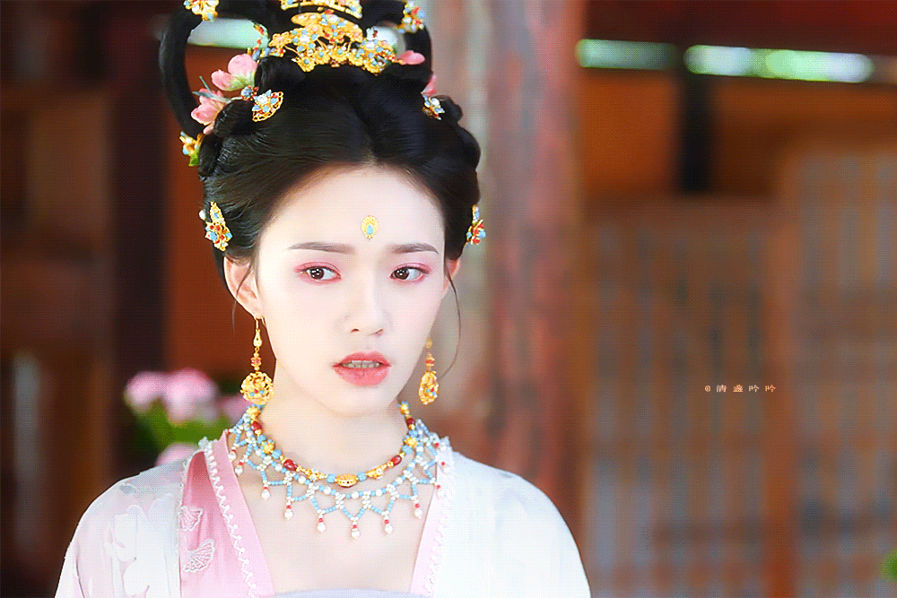 这套真的特别美！！！全身更美～～～[送花花][送花花][送花花]林允 《怎敌她千