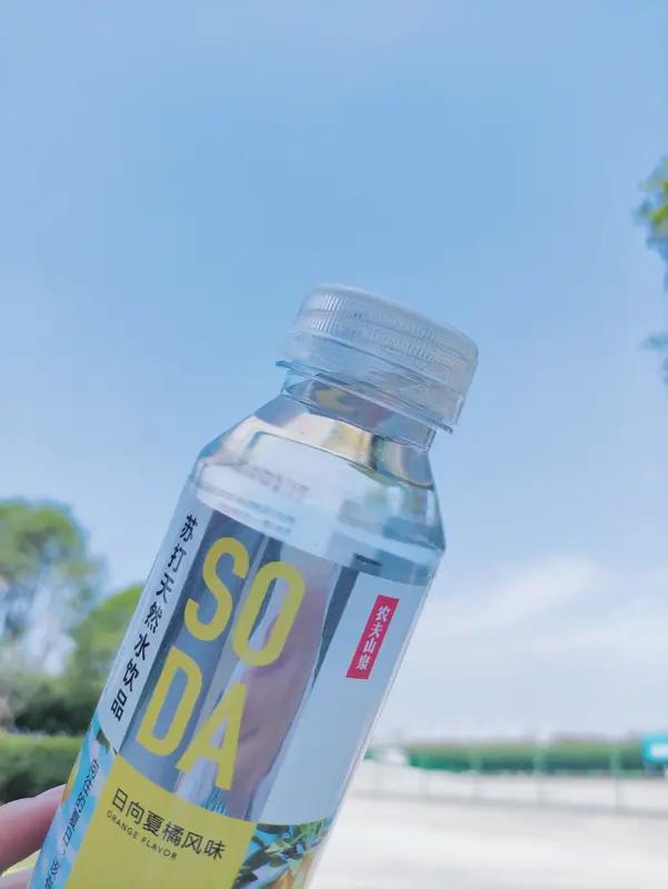 “零糖饮料”市场火爆，原因很简单。现在大家健康意识提升，都怕糖分摄入过多，“零糖