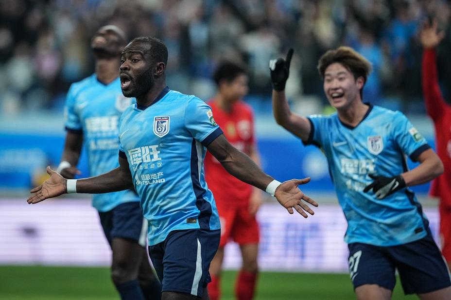 大连英博赛季首胜，王钰栋因伤离场
 
中超联赛第3轮于3月20日拉开帷幕。在率先