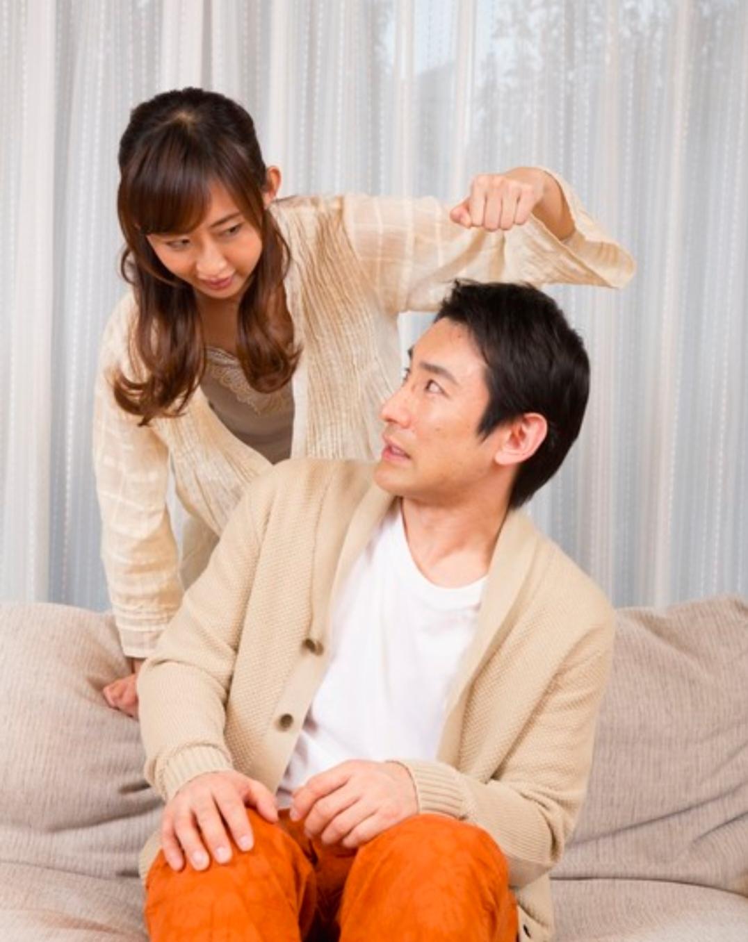 朋友小悦说，她老公拿她当哥们，没把她当女的，一点不知道心疼她。
下雪降温那天，小