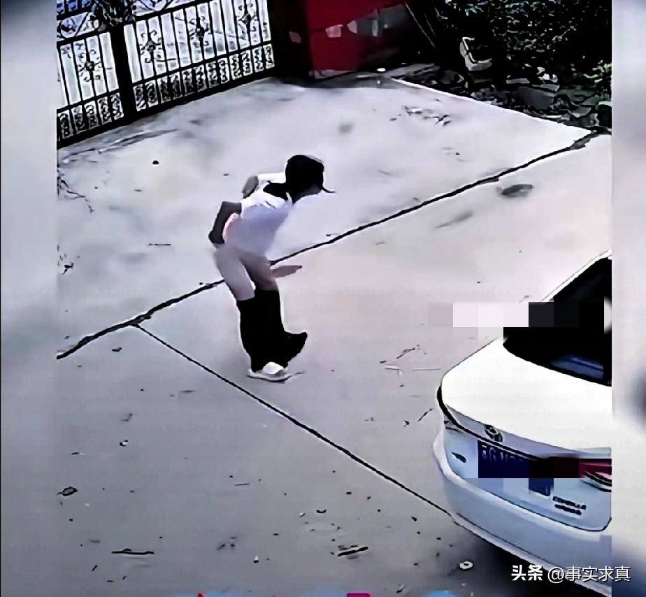 裤子被别人脱下属于强奸，自己脱就属于追求性福？
当今的社会有点让人匪夷所思，前几