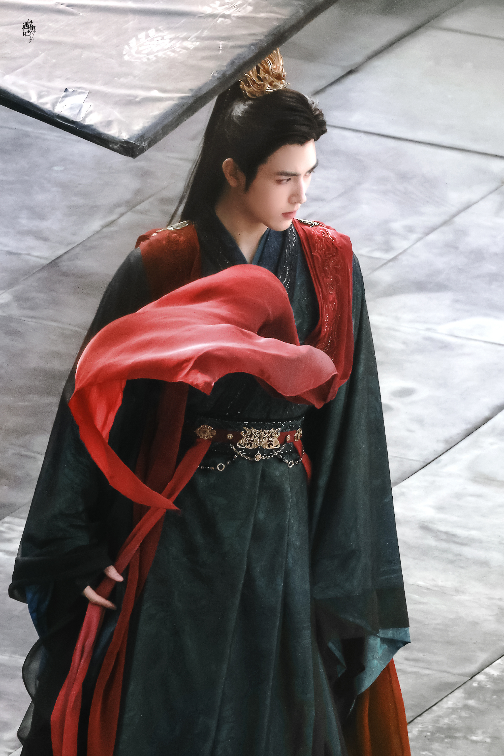 #陈飞宇献鱼魔教教主造型# 陈飞宇献鱼路透～魔教教主造型有点霸气侧漏了 ​​​