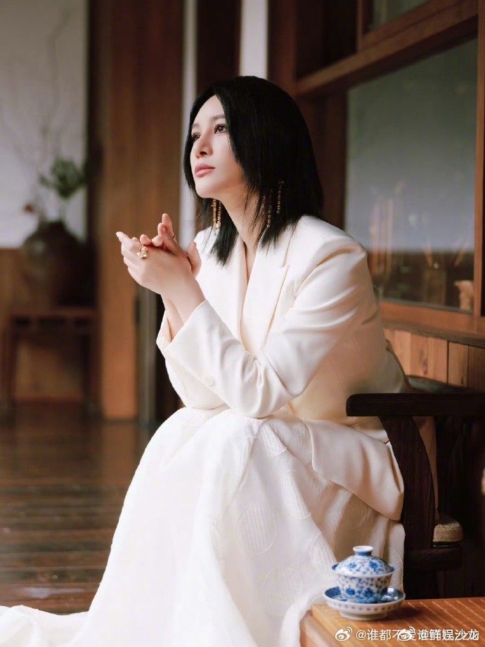 自带清冷buff，藏着温柔可爱灵魂 尚雯婕看似生人勿近实则萌得要命合伙人