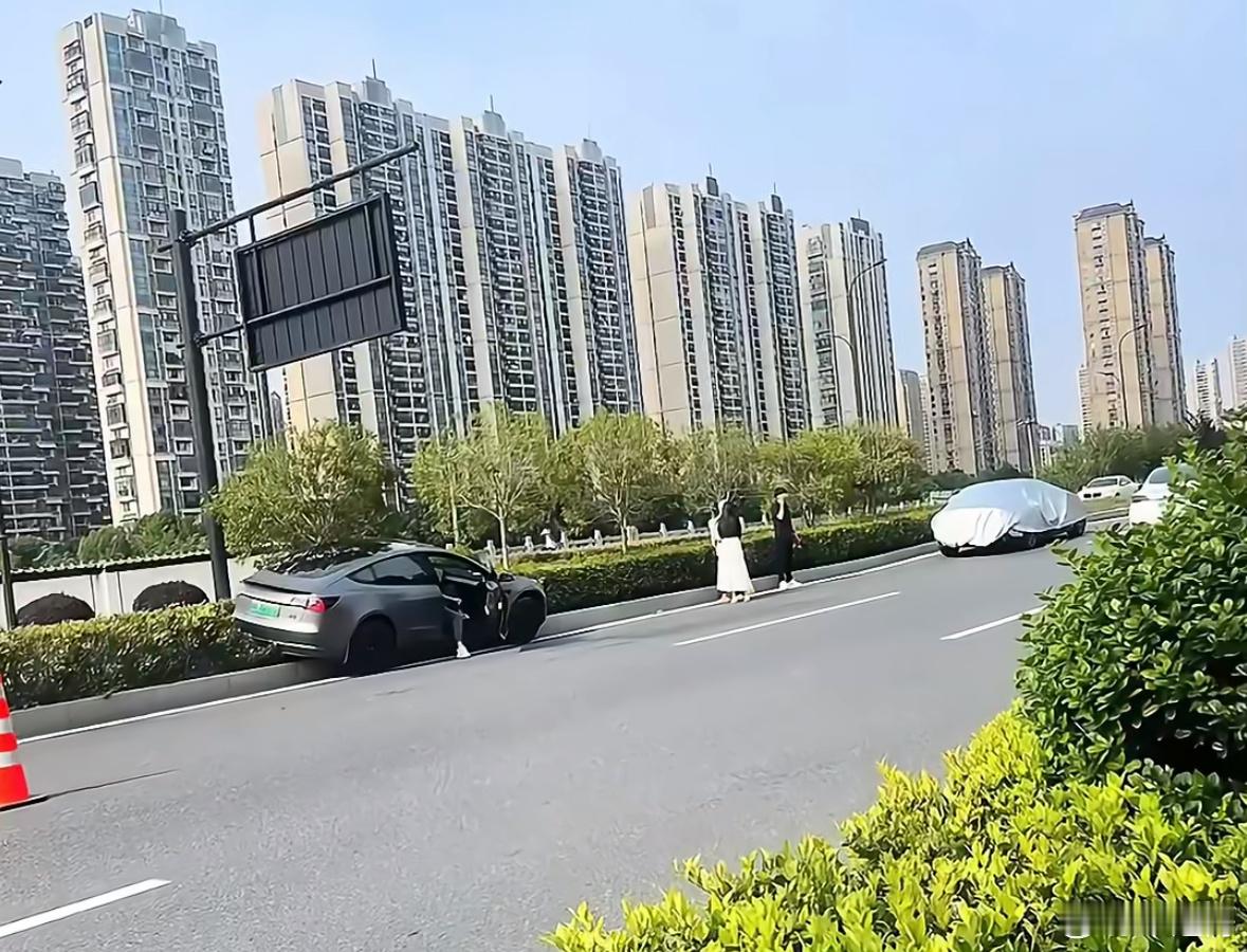什么时候开始出事故后要盖布了？？  ​​​