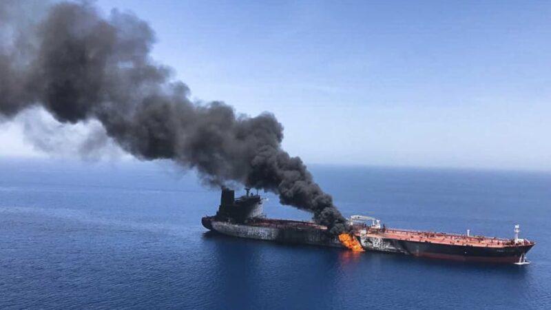 [太阳]哈尔克岛附近突然传出爆炸声，美军承认打击伊朗油轮，特朗普不必强攻这座石油