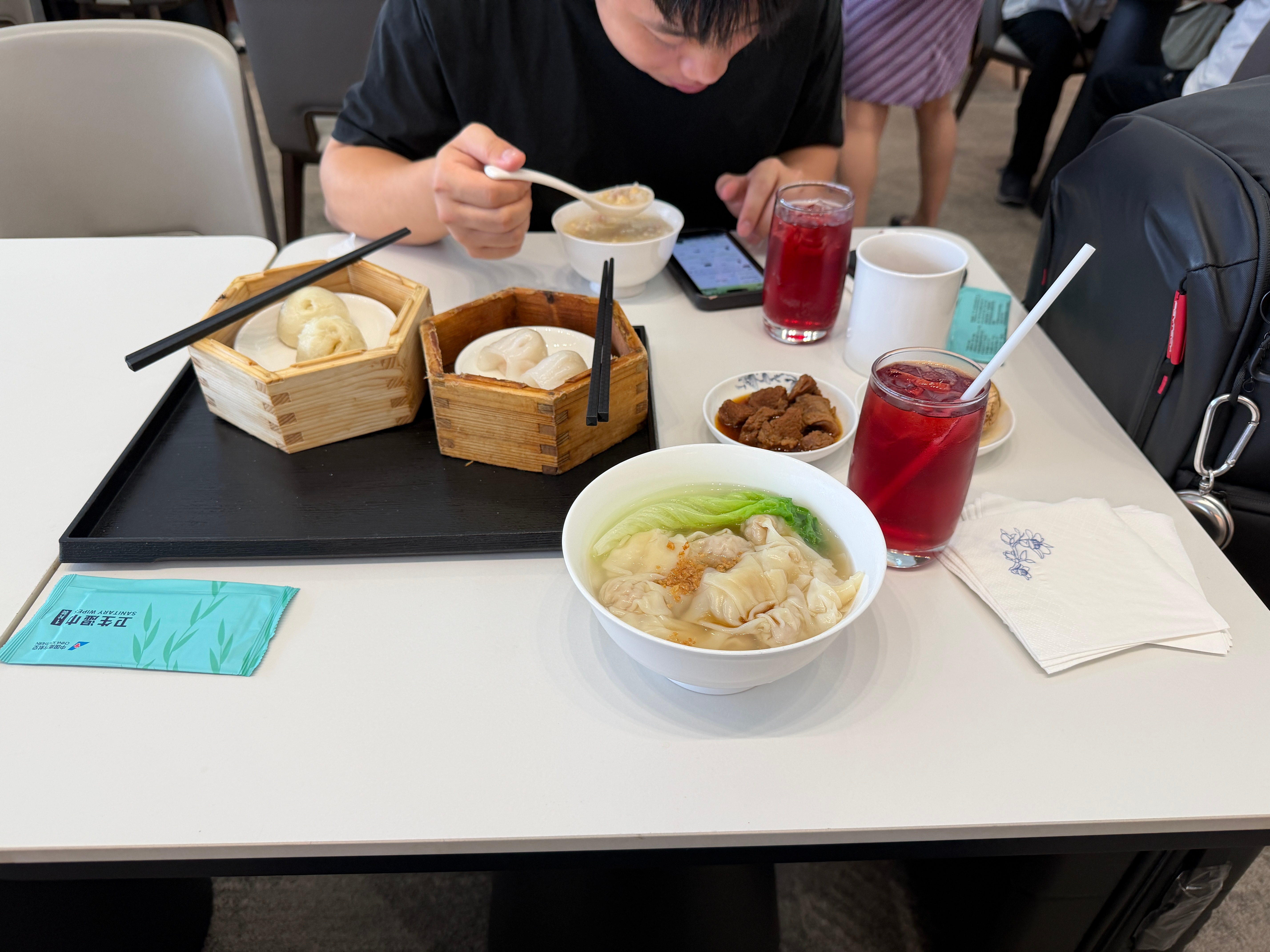 早呀最近去杭州，属实有点频繁了一直下雨，延误险先买上妈蛋上次回来晚点四个小时到家