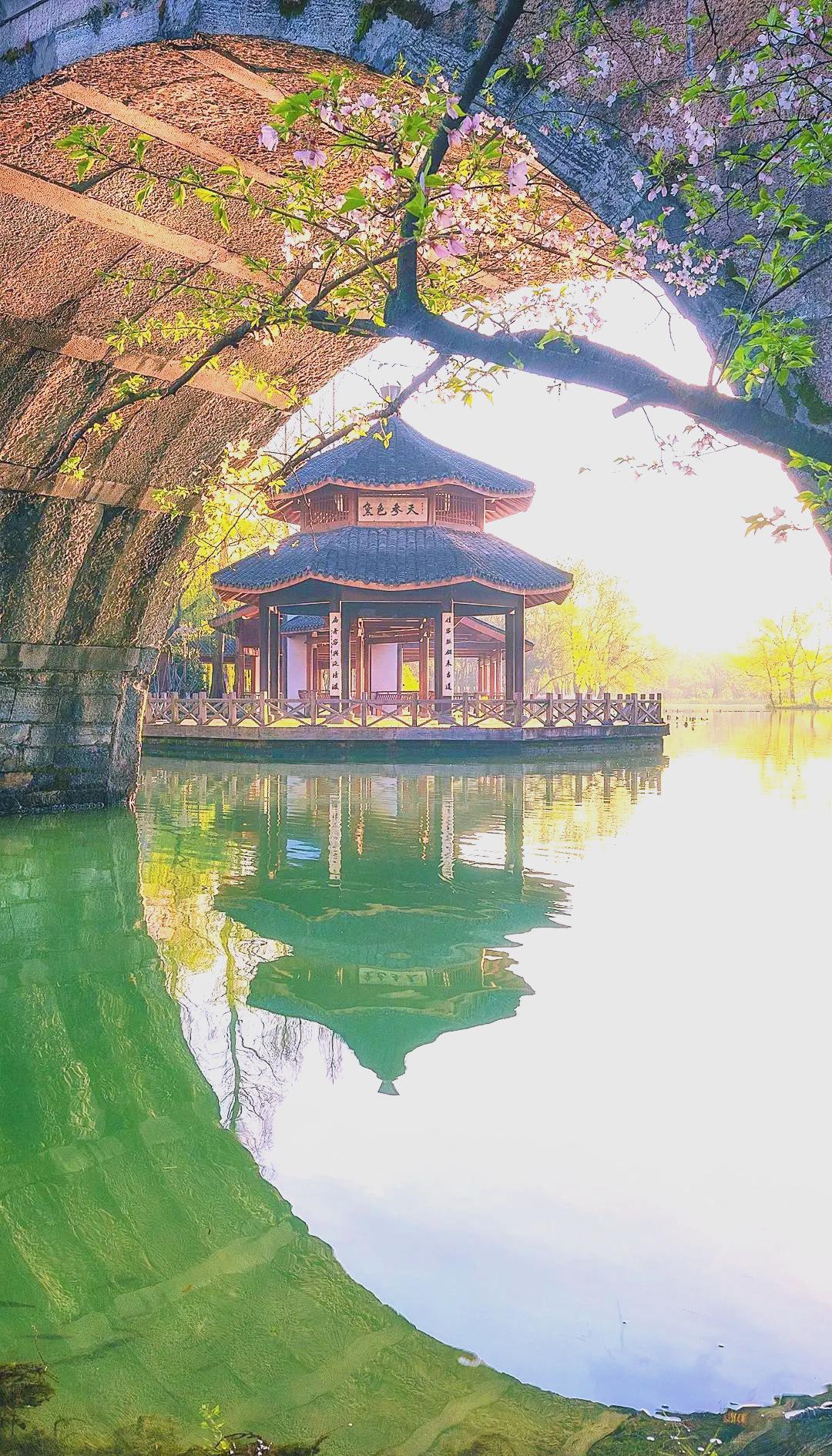 你可能并不知道西湖十景真正是指哪十景？真实情况是如何呢？

西湖十景始于南宋，历