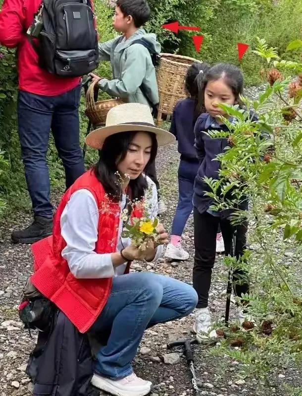 郭晶晶第一时间回家陪老公和孩子，女人要明白两件事！

第一，女人可以在家相夫教子