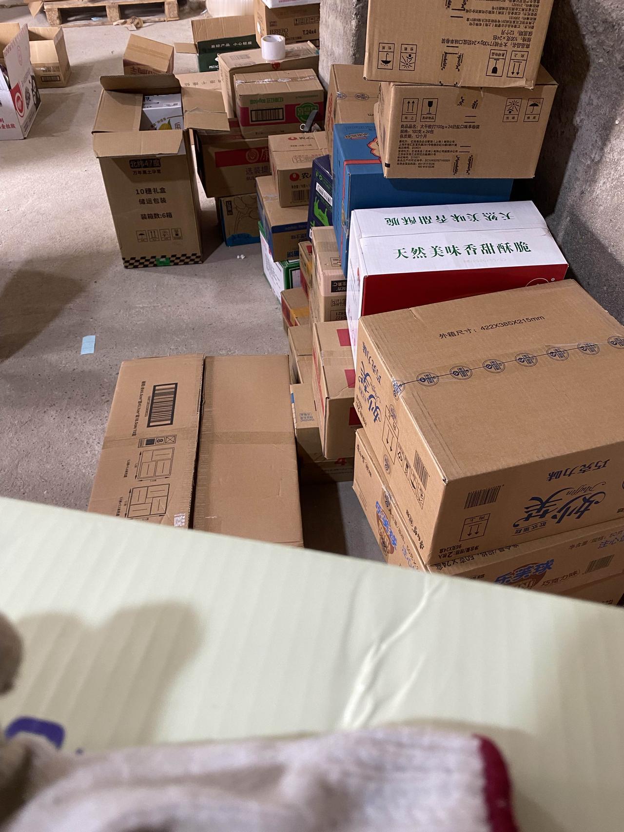 兼职一上午，一共挣了250块，坐标北京新发地，中午还管饭，整体感觉挺不错。我早上