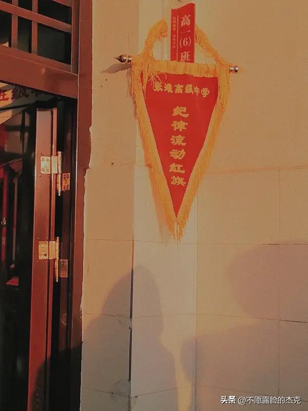 教育反思录（1078）
一个好校长
应该是什么样子？
一、办学有初心，德育为先，