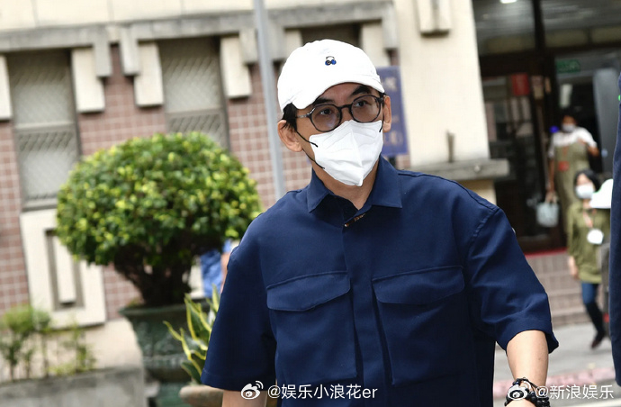 黄子佼说自己目前无业没有收入黄子佼肇事逃逸案今日开庭 据台媒，黄子佼肇事逃逸案今