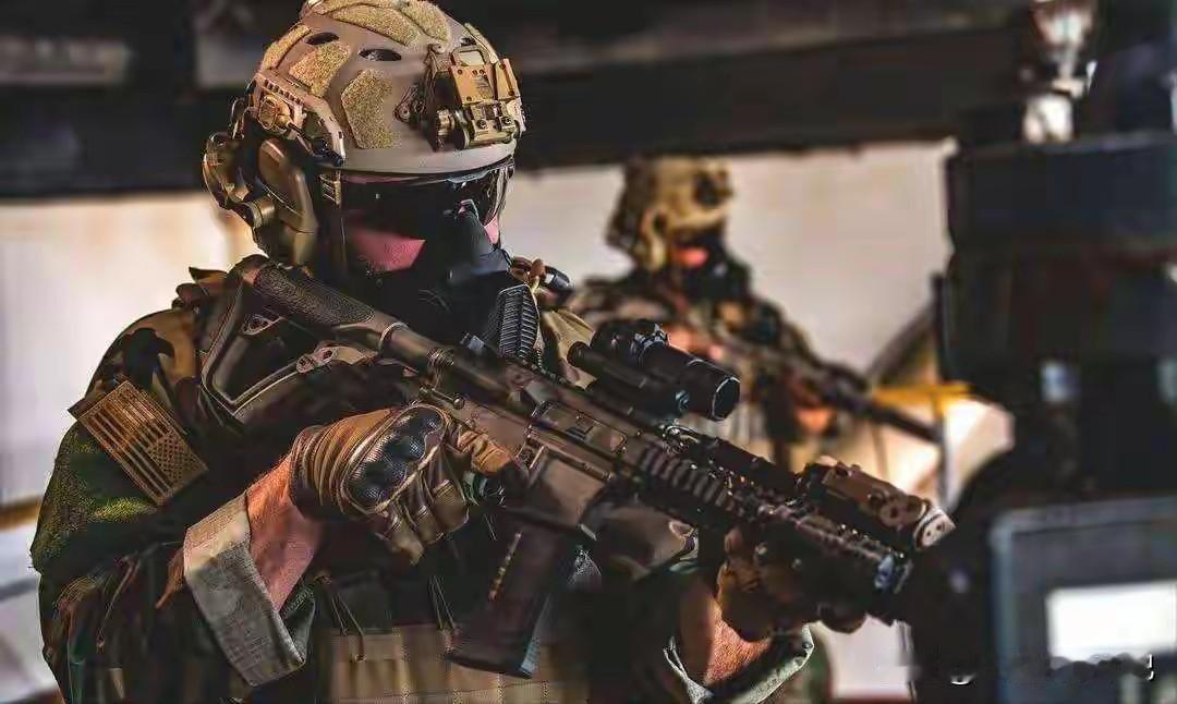 美军可不是“少爷”兵!
美军普通一名陆军新兵，在新兵训练期间可以打500多发子弹