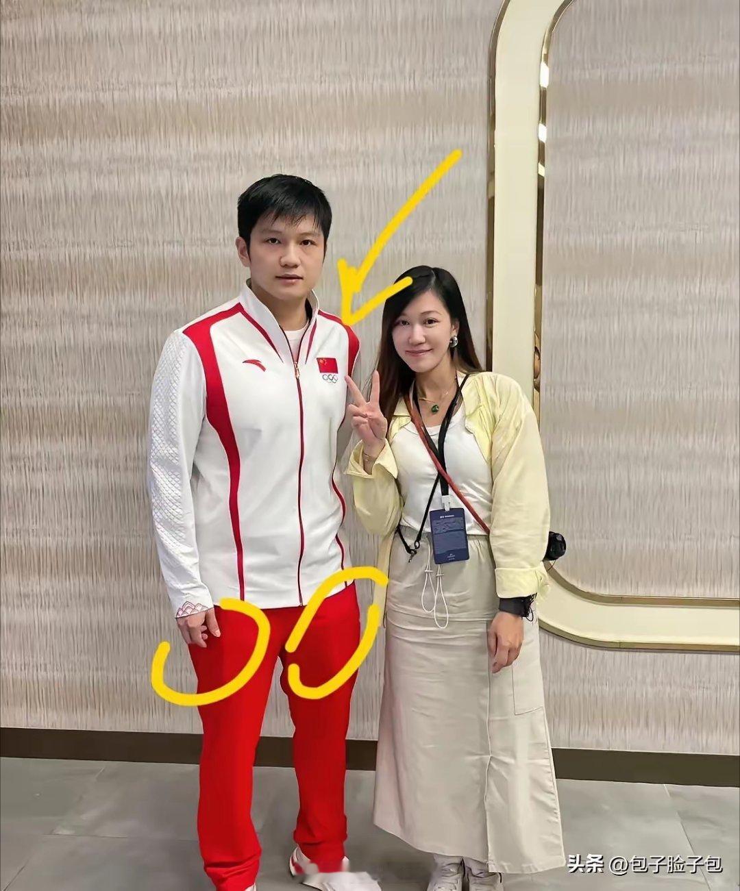 这张照片樊振东全身亮点过多……​这张照片樊振东全身亮点过多，简直是“行走的表情包