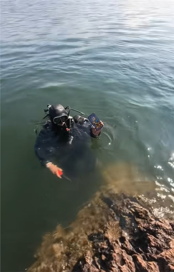 华为Mate80掉湖里51小时捞起还能用这下验证华为Mate80不仅防水可以，待