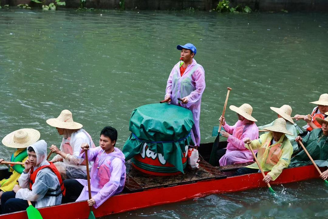 龙舟赛是广东人最鲜活的一集上山祭祖下水竞龙舟岁岁年年坚守传统这份鲜活热忱的生活态
