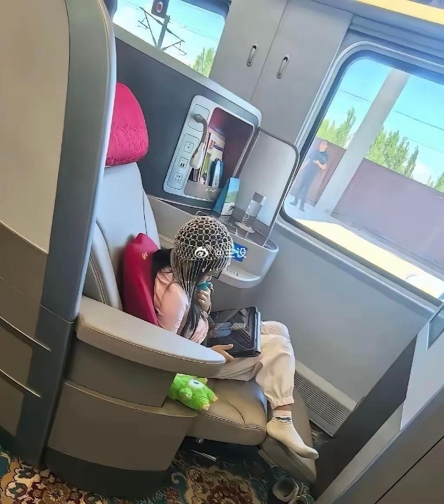 好奇问一‎下，这种小孩长大﻿了会不会自卑？ 