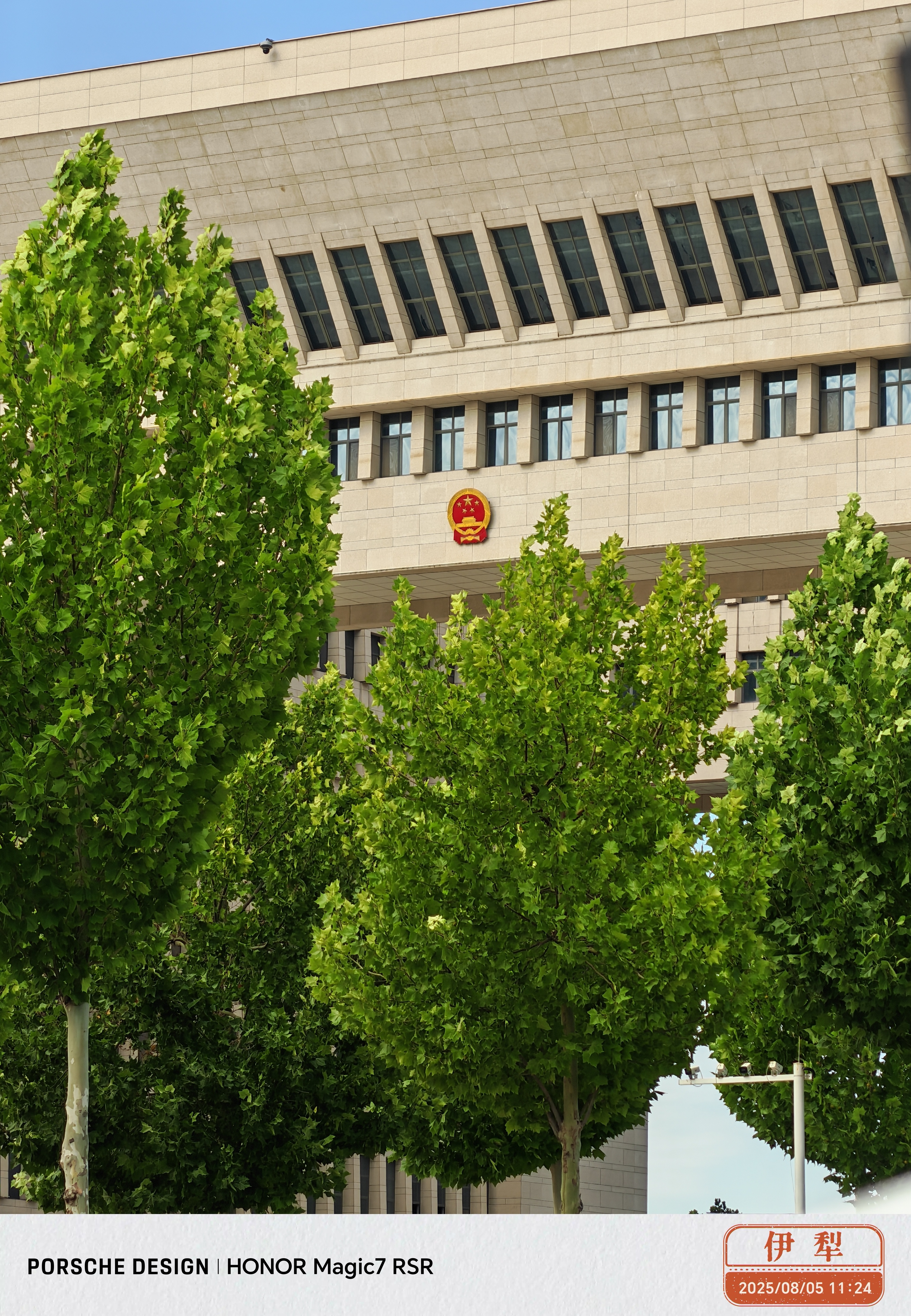 丝路万里一路向前中国新能源汽车行业近日迎来一项重要活动，它们将作为绿色出行的代表