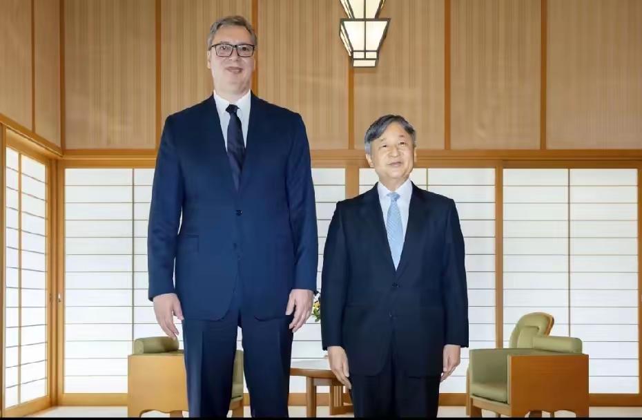 塞尔维亚总统武奇契到访倭国与倭王会见。[捂脸]