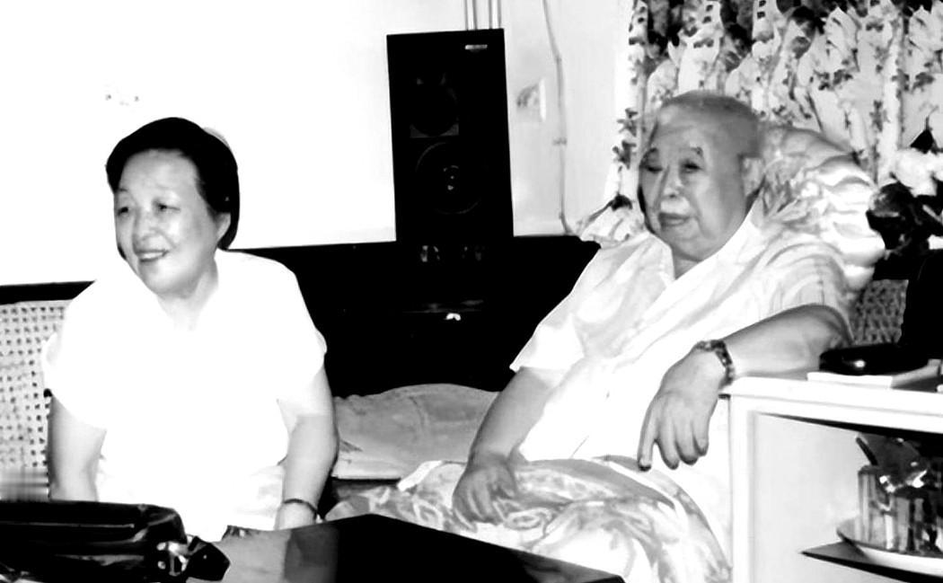 1981年，济南七里山小区搬了1户老干部——吴呈清，他过上了普通老人的生活。每天