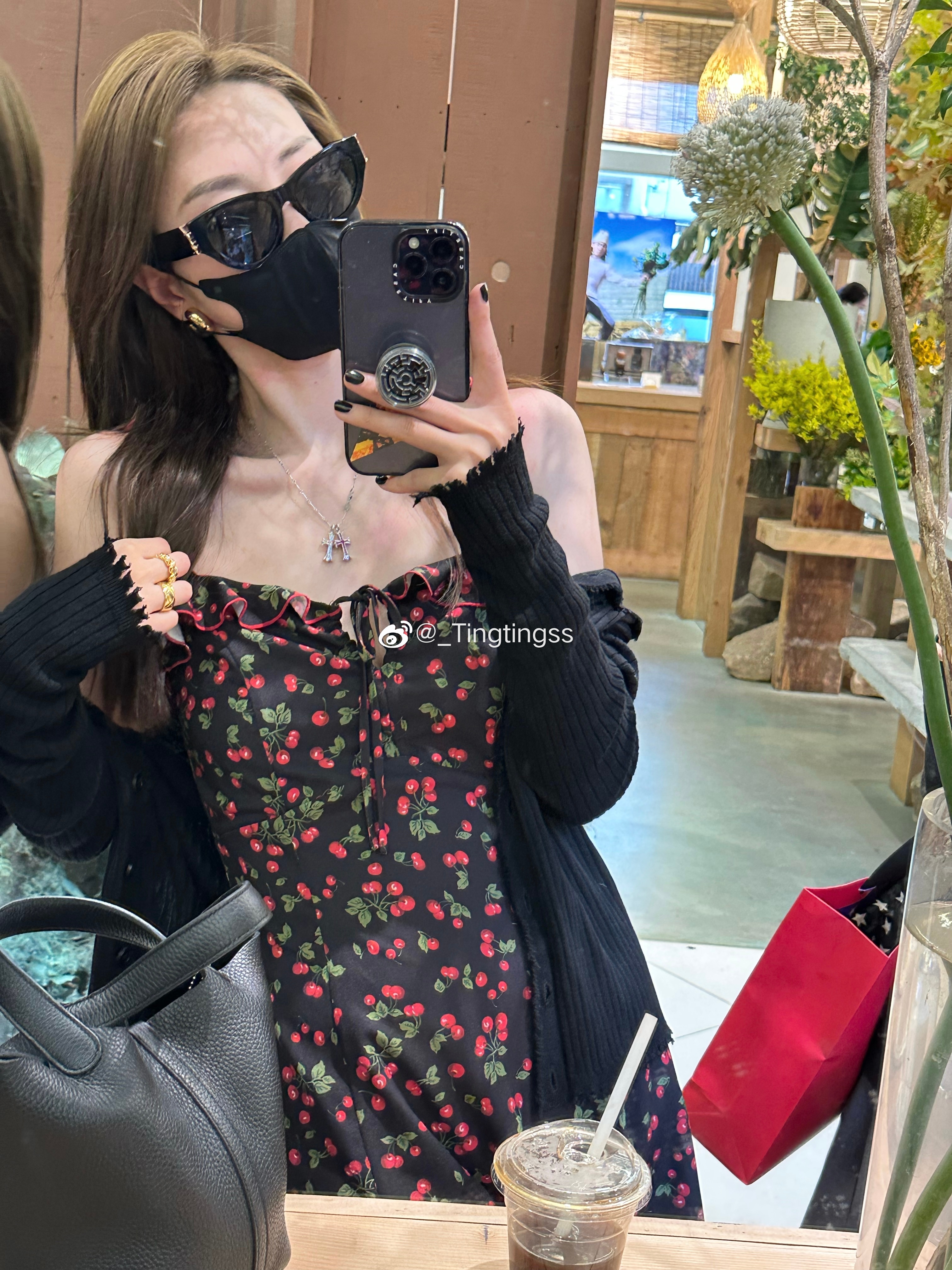 一眼心动💜 🍒 夏天的快乐就是小裙子和小龙虾 ​​​