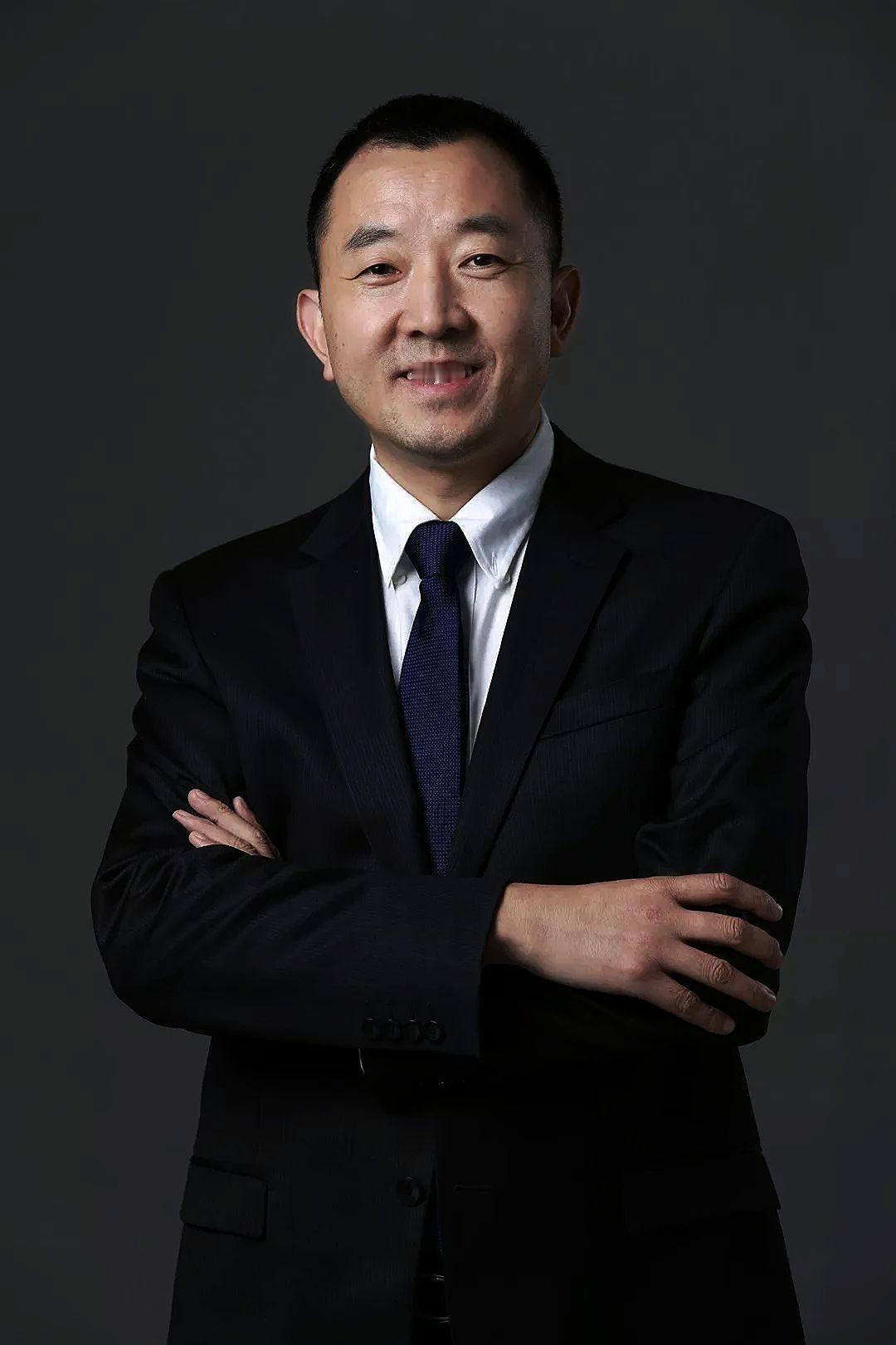 “莫道书生无胆色，江山作证两襟红”