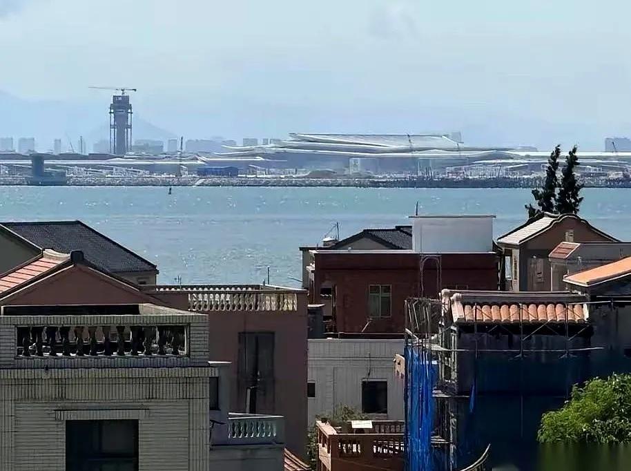国台办刚宣布，要给金门、马祖通水、通电、通气、通桥。话音刚落，金门县副县长李文良