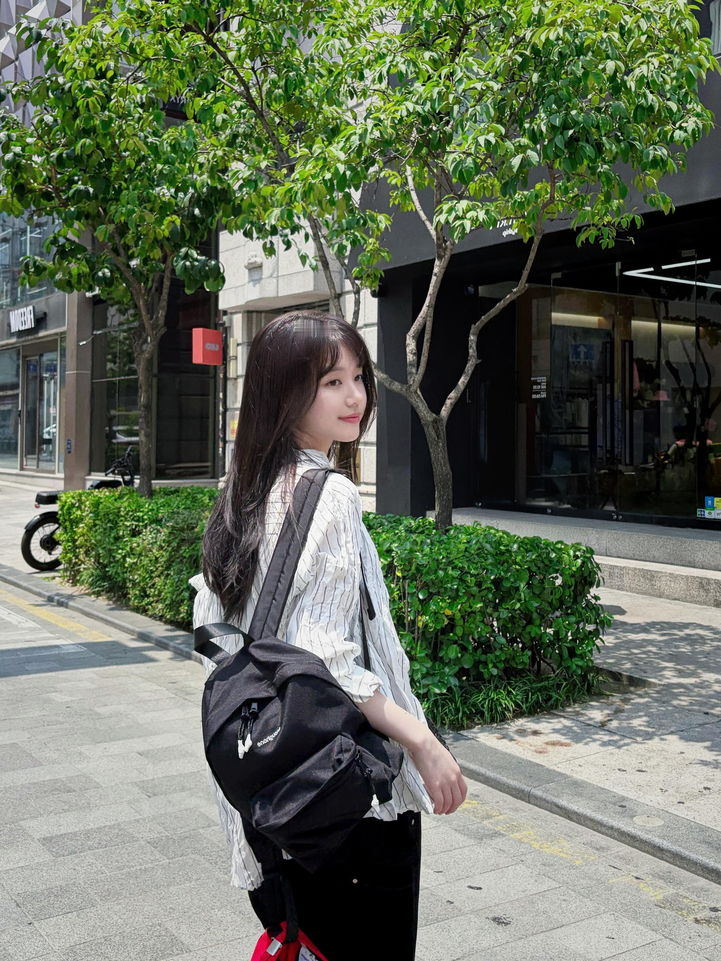 李侑菲更新 