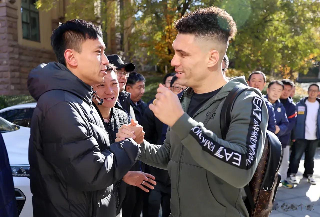两位功勋外援同时与俱乐部告别，莫伊塞斯与费莱尼与球队经历了低谷，也经历了成功的时