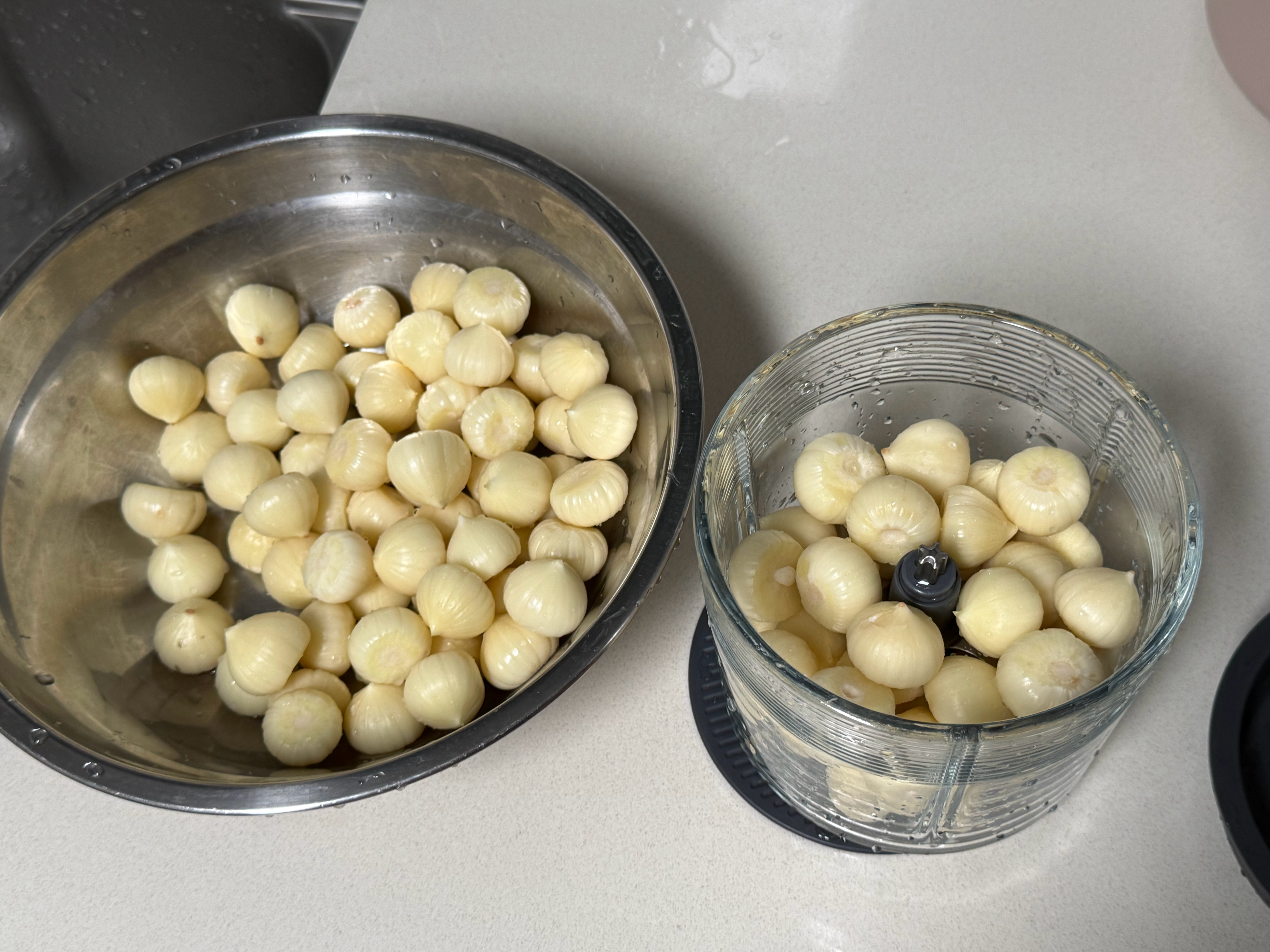 朋友给邮寄的独头蒜家里没人吃腌制品，这么多生蒜打碎冷冻吧这一顿扒啊[二哈][二哈