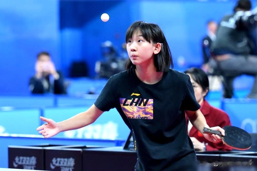 看这帮小孩在太原打球，我心都揪成一团。
冯怡璇那反手撕得叫一个凶，跟队友拼到17