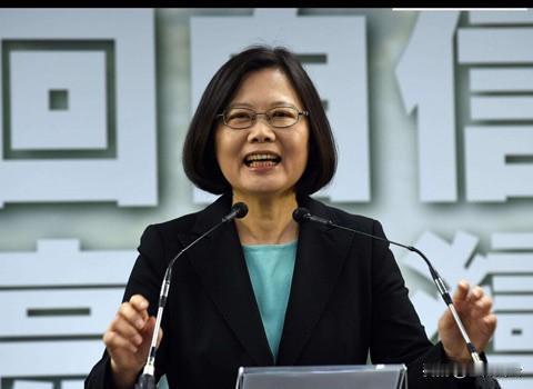蔡英文曾经罕见发声：“我是台湾人并没有错，我是中国人，因为我是念中国书长大的，受