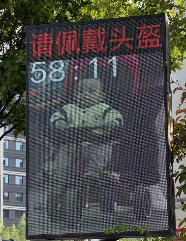 老师[举手]这也要戴头盔吗[老师好]

搞笑幽默 ​​​