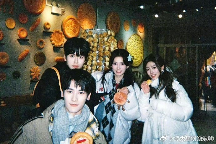 恋综三角恋高发地恋综还得看怦然好吧，尤其是七月小轩祎阳这几个同框的时候，导播老师