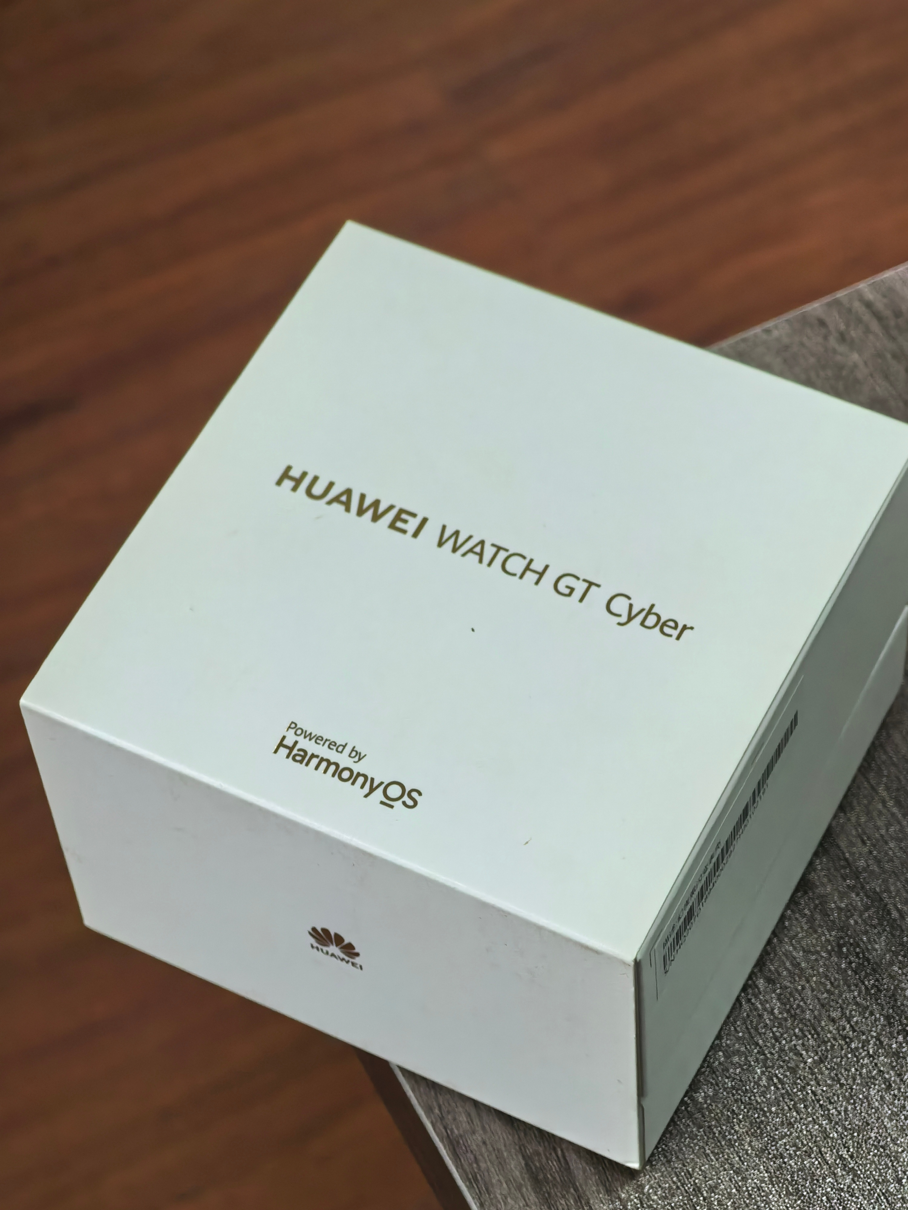 最近多给铁粉抽抽奖！我用过一段期间的华为 Watch GT Cyber，大家不嫌