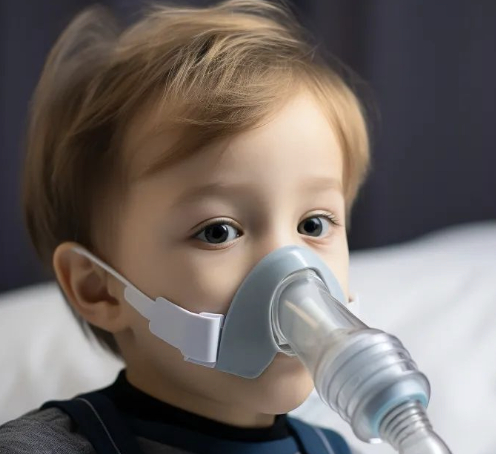 什么是雾化？#儿童健康守护者计划# 雾化是指应用雾化装置将药液分散成悬浮于气体中