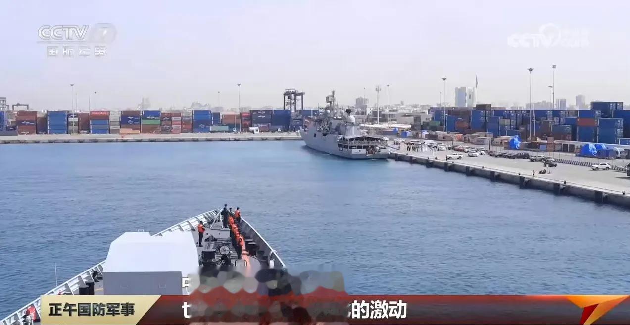 中印海军撤侨军舰紧挨，7500吨对3800吨的压迫感！

由于苏丹内战波及到了外