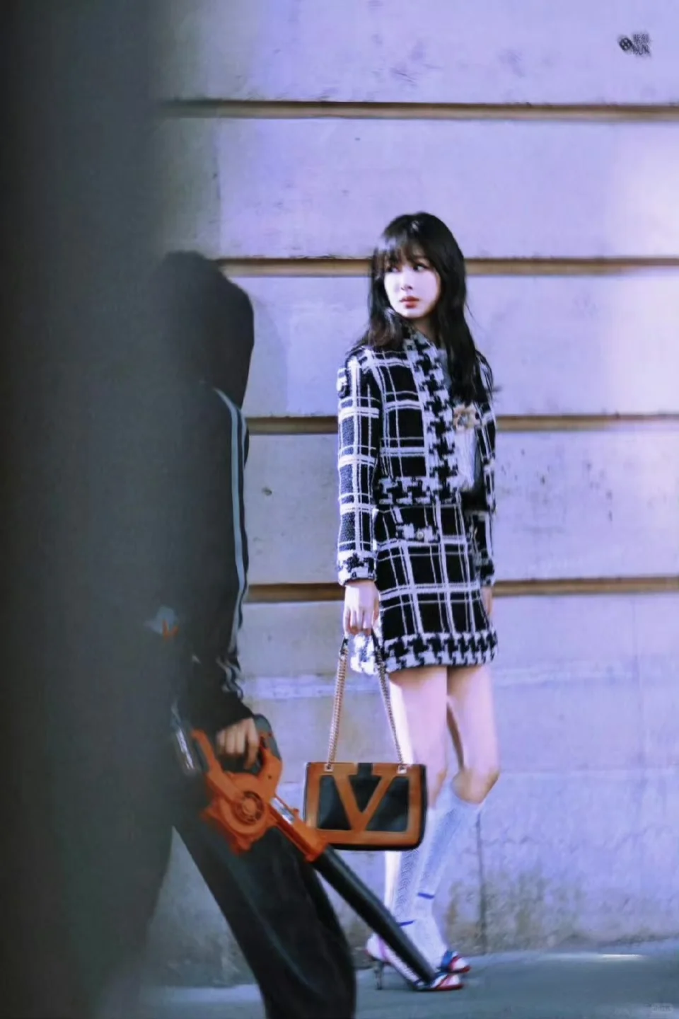 这位女杀手，今天开始为你学习搓澡