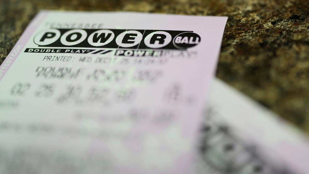 🚨🇺🇸 突发新闻：阿肯色州有人在平安夜独中18亿美元大奖！

一张在​​阿