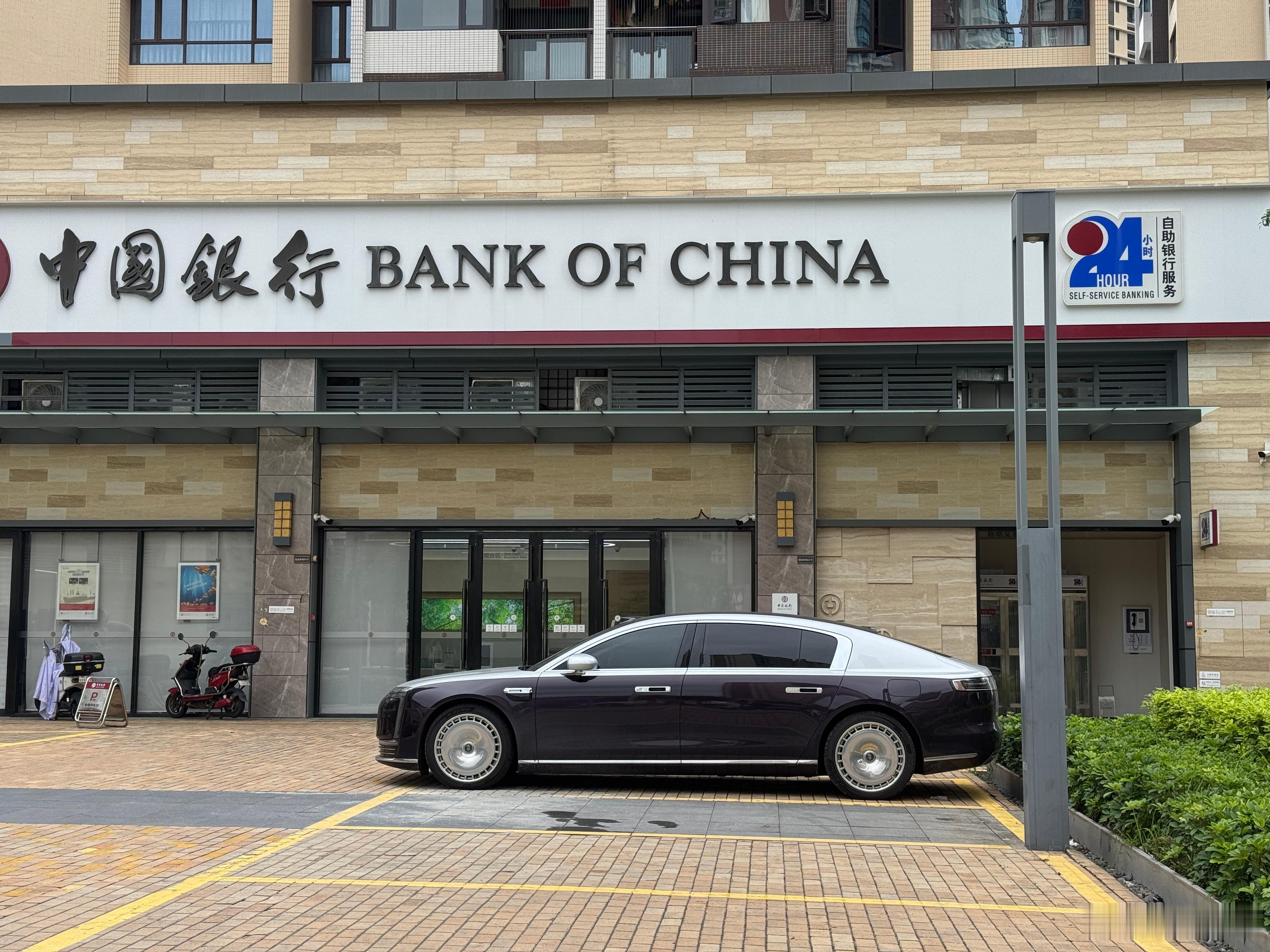 这车停在银行门口确实让人信服。开上我的车你就是有钱人，一个新品牌的短时间就奠定了