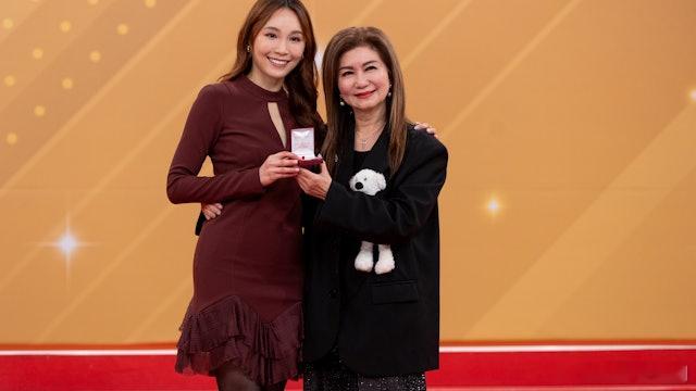 鄧伊婷獲頒10年服務獎 大爆過去曾敲門被監製無視：係有啲打擊.無綫今日（21/1