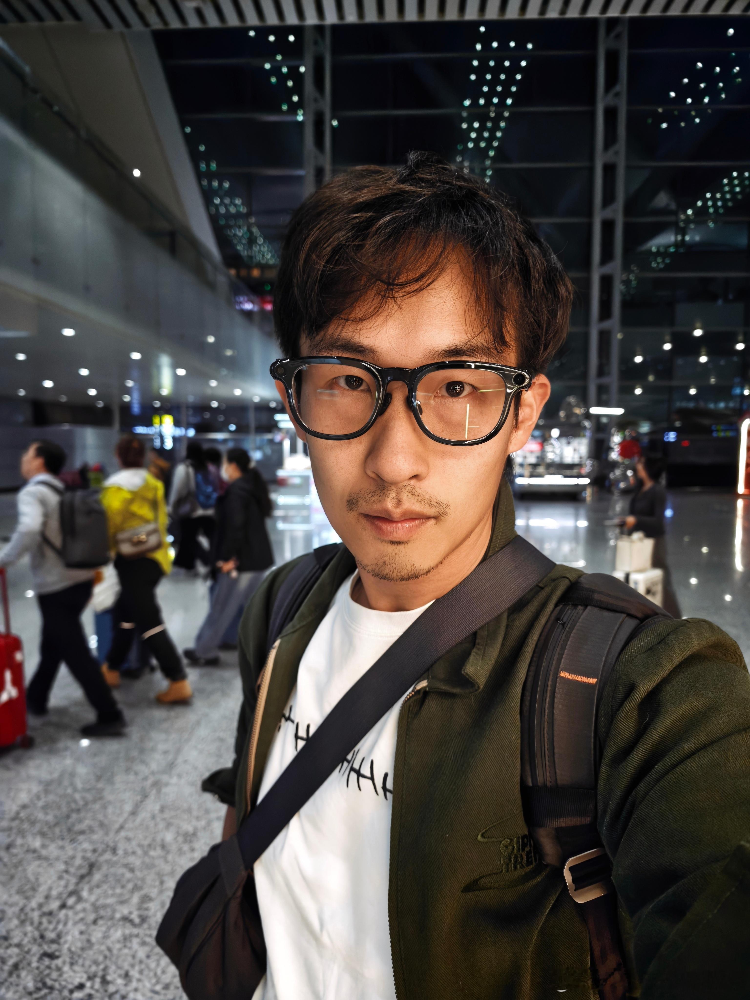 最近AI眼镜用很多(其实主要就是拍摄和当耳机用)换个风格试试? 