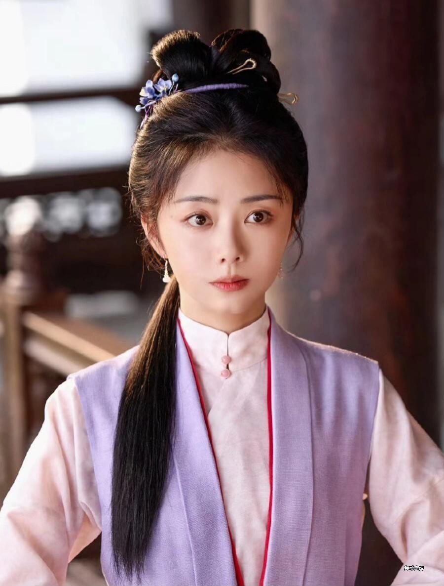 “许兰香”这个角色太完美了，完美到有点假。
	
除了最基本的读书识字，她还会辨别