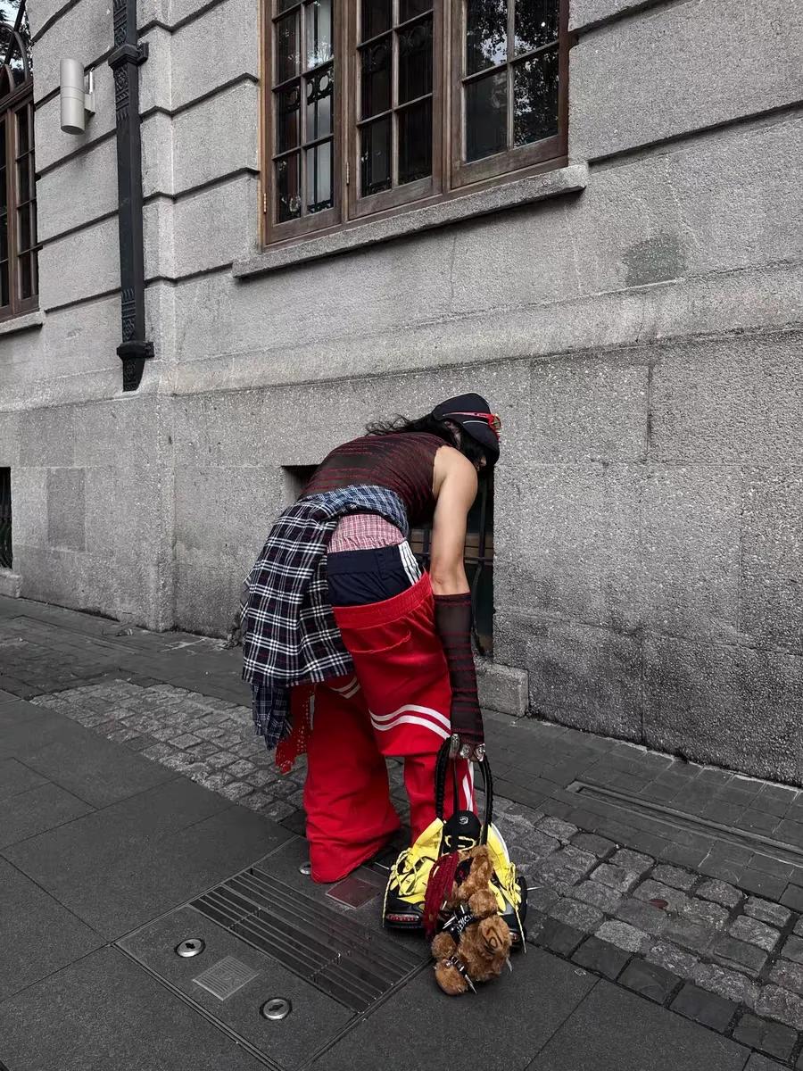 是流行生活不能自理风格了吗？
什么狗屁西海岸时尚穿搭，腰长膝盖上了吗？生活不能自